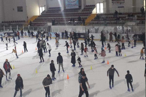 Bornova Aşık Veysel Buz Sporları Salonu